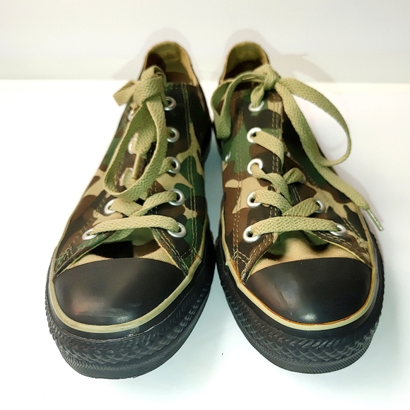 Converse Shoes - RARE Converse camoflouge camo military print sz 6